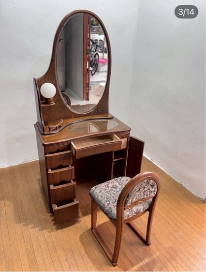 🔥 🇯🇵 โต๊ะเครื่องแป้งสภาพโดยรวมยังดีมากวัสดุดีแข็งแรงน่าใช้แนะนำเลยค่ะมาไกลจากญี่ปุ่นเลยไม้สีสวยวางมุมก็สวยค่ะ รูปที่ 3