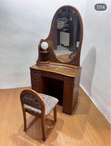 🔥 🇯🇵 โต๊ะเครื่องแป้งสภาพโดยรวมยังดีมากวัสดุดีแข็งแรงน่าใช้แนะนำเลยค่ะมาไกลจากญี่ปุ่นเลยไม้สีสวยวางมุมก็สวยค่ะ รูปที่ 7