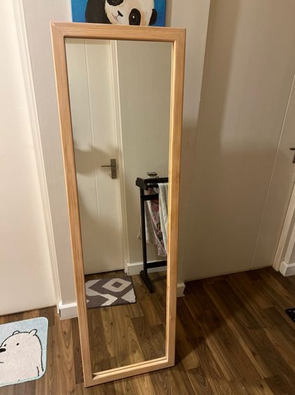 กระจกเต็มตัวกรอบไม้สนแบบมูจิมินิมอล