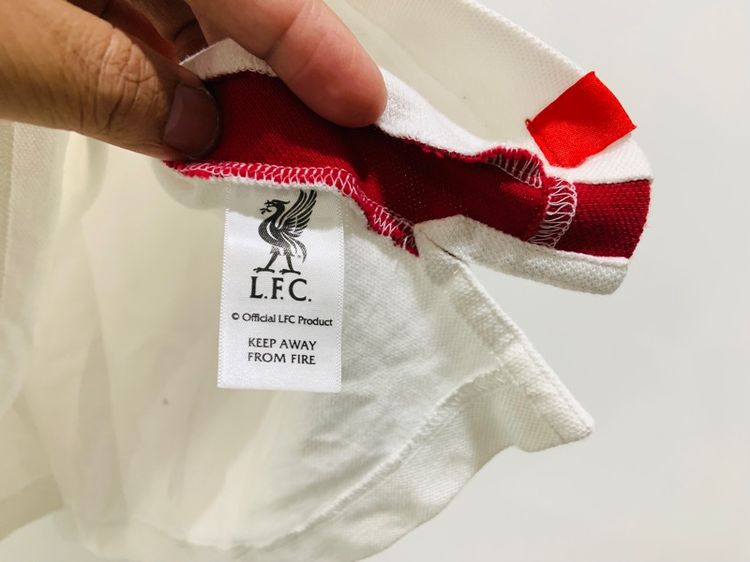 เสื้อโปโล Liverpool แท้ 💯 size L วัดจริงขนาด อก 21 หน้า 27 หลังยาว 28 นิ้ว สภาพใหม่มาก สีขาวจั๊ว ทรงสวย เนื้อผ้าดีมาก หายากน่าสะสมครับ รูปที่ 7