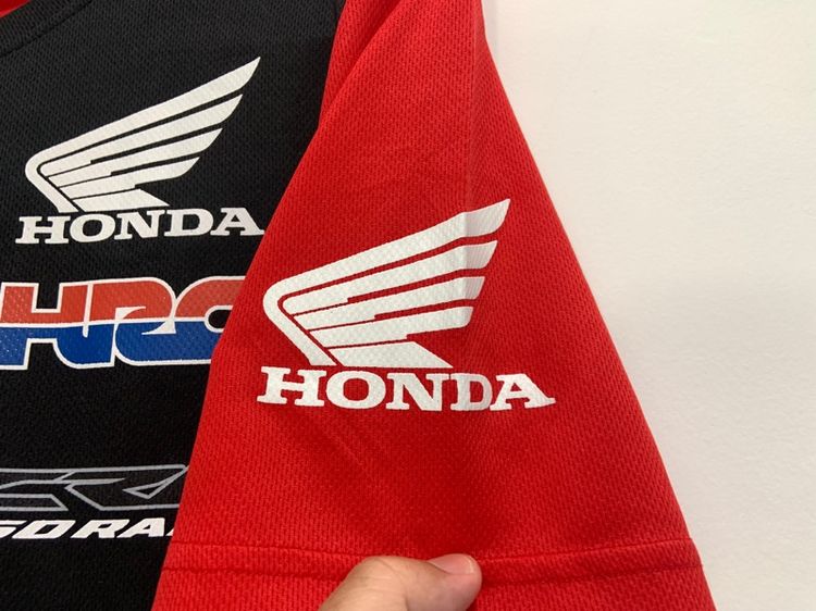 เสื้อยืด Honda Racing แท้ 💯 size M ขนาด อก 21.5 ยาว 27 นิ้ว สภาพใหม่มาก ลายสวย หายากน่าสะสมครับ รูปที่ 5