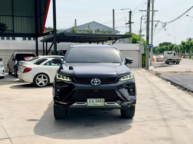 รถ Toyota Fortuner 2.4 Legender สี ดำ
