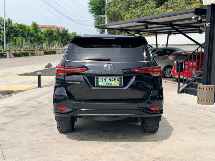 รถ Toyota Fortuner 2.4 Legender สี ดำ
