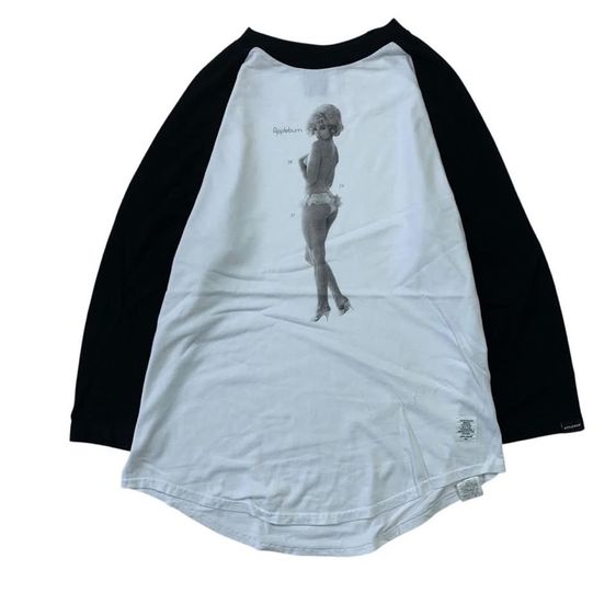 เสื้อแขนยาว งาน JAPAN แท้ 💯 size ขนาดวัดจริง อก 22 ยาว 27 นิ้ว สภาพใหม่มาก ลายสวยสกีนจม เนื้อผ้าดีมากนิ่มใส่สบาย หายากน่าสะสมครับ