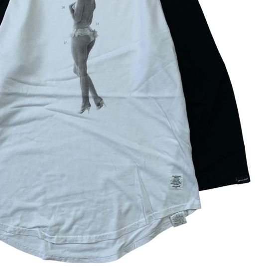 เสื้อแขนยาว งาน JAPAN แท้ 💯 size ขนาดวัดจริง อก 22 ยาว 27 นิ้ว สภาพใหม่มาก ลายสวยสกีนจม เนื้อผ้าดีมากนิ่มใส่สบาย หายากน่าสะสมครับ รูปที่ 3