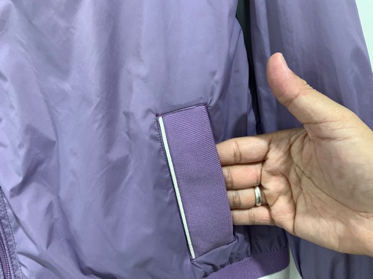 เสื้อกันหนาว Members only jacket vintage แท้ 💯 size L ขนาด อก 22 ยาว 26 นิ้ว สภาพใหม่มาก ทรงสวย ดีเทลสวย มีซัปในผ้านิ่มหายากน่าสะสมครับ รูปที่ 6