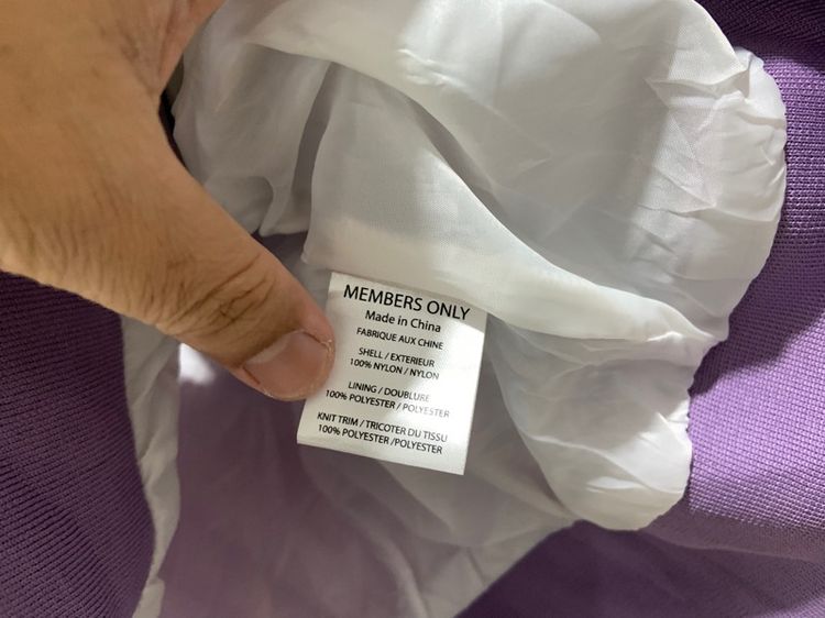 เสื้อกันหนาว Members only jacket vintage แท้ 💯 size L ขนาด อก 22 ยาว 26 นิ้ว สภาพใหม่มาก ทรงสวย ดีเทลสวย มีซัปในผ้านิ่มหายากน่าสะสมครับ รูปที่ 9