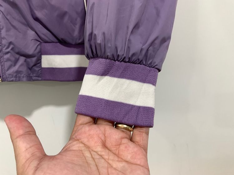 เสื้อกันหนาว Members only jacket vintage แท้ 💯 size L ขนาด อก 22 ยาว 26 นิ้ว สภาพใหม่มาก ทรงสวย ดีเทลสวย มีซัปในผ้านิ่มหายากน่าสะสมครับ รูปที่ 2