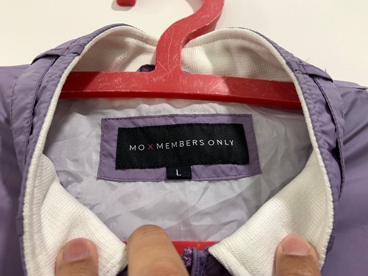 เสื้อกันหนาว Members only jacket vintage แท้ 💯 size L ขนาด อก 22 ยาว 26 นิ้ว สภาพใหม่มาก ทรงสวย ดีเทลสวย มีซัปในผ้านิ่มหายากน่าสะสมครับ รูปที่ 5