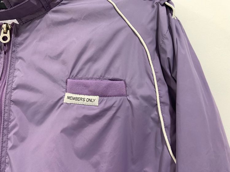 เสื้อกันหนาว Members only jacket vintage แท้ 💯 size L ขนาด อก 22 ยาว 26 นิ้ว สภาพใหม่มาก ทรงสวย ดีเทลสวย มีซัปในผ้านิ่มหายากน่าสะสมครับ รูปที่ 3