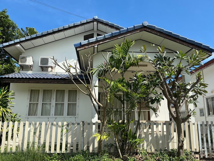 ขายบ้านพักทะเล หาดชมจันทร์ เพชรบุรี