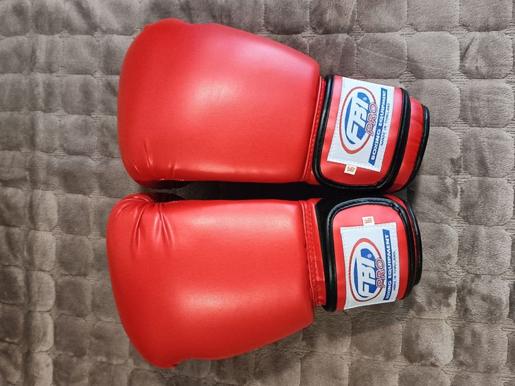 ไม่ระบุ นวมชกมวย FBT