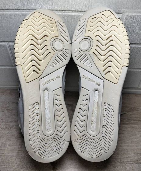 รองเท้ากีฬาหุ้มข้อมือสอง adidas เบอร์ 42 ยาว 26.5cm .สภาพดี พร้อมใช้งาน รูปที่ 5