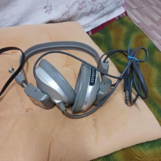 หูฟังแบบครอบหูวินเทจยี่ห้อ Pioneer Stereo รุ่น SE-2P 