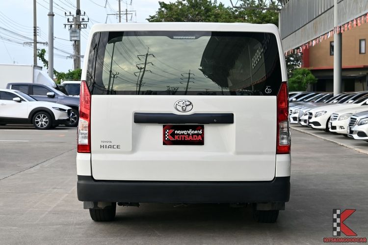 Toyota Hiace 2022 2.8 economy Van ดีเซล ไม่ติดแก๊ส เกียร์ธรรมดา ขาว รูปที่ 4