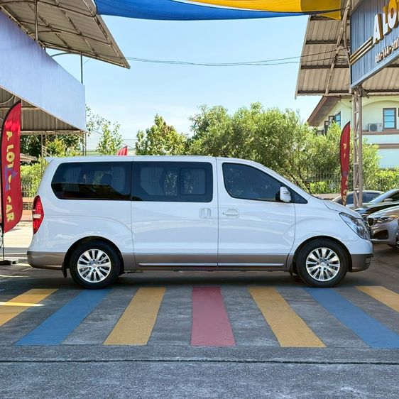 Hyundai Grand Starex 2012 2.5 VIP Van ดีเซล ไม่ติดแก๊ส เกียร์อัตโนมัติ ขาว รูปที่ 2