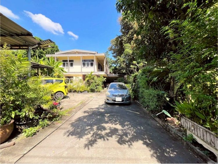 มีบางส่วน ขายบ้านพร้อมที่ดิน ขนาด 196 ตร.ว. ซอยปรีดีพนมยงค์ 37 (สุขุมวิท 71) แขวงพระโขนงเหนือ เขตวัฒนา กรุงเทพฯ รูปที่ 4