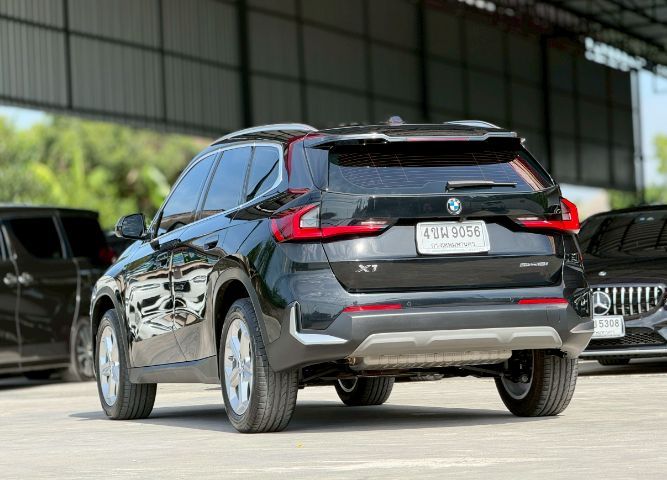 BMW X1 2023 1.5 sDrive18i Iconic เบนซิน เกียร์อัตโนมัติ ดำ รูปที่ 4