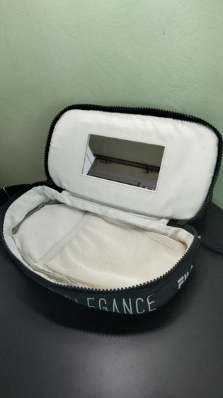 Fila cosmetic pouch กระเป๋าเครื่องสำอาง รูปที่ 3