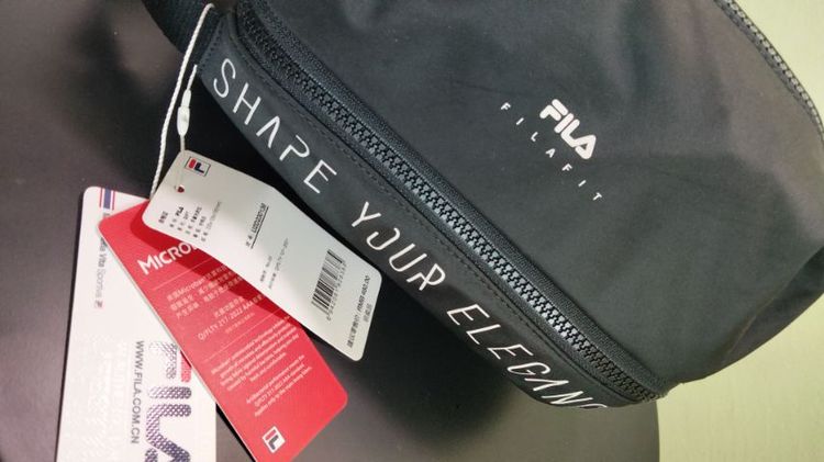 Fila cosmetic pouch กระเป๋าเครื่องสำอาง รูปที่ 7