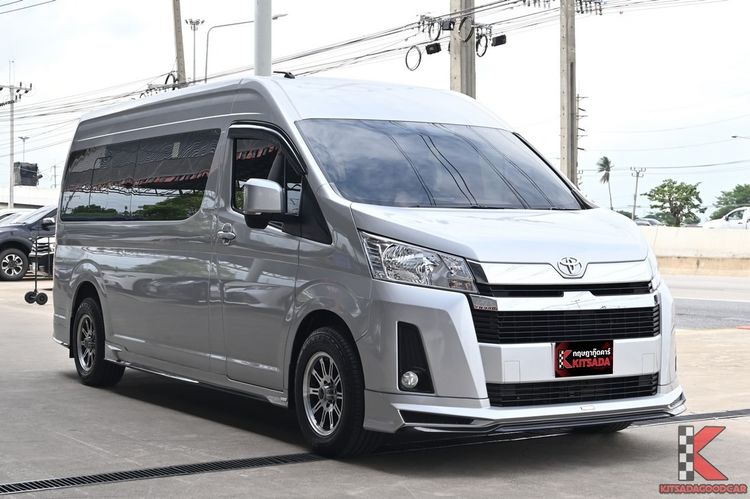 Toyota Commuter 2022 2.8 Van ดีเซล ไม่ติดแก๊ส เกียร์อัตโนมัติ บรอนซ์เงิน