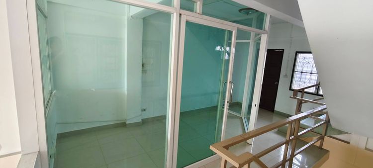 ให้เช่าอาคารพาณิชย์ 3.5 ชั้น เหมาะทำออฟฟิตพร้อมใช้งาน รูปที่ 4