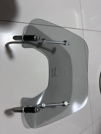 ชิลกันลมหน้า Vespa Sprint