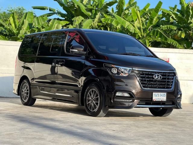 Hyundai H-1  2020 2.5 Deluxe ดีเซล เกียร์อัตโนมัติ น้ำตาล รูปที่ 2