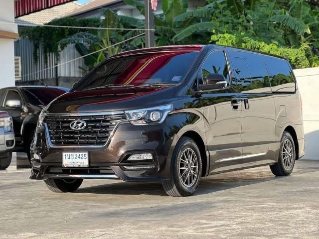รถ Hyundai H-1  2.5 Deluxe สี น้ำตาล