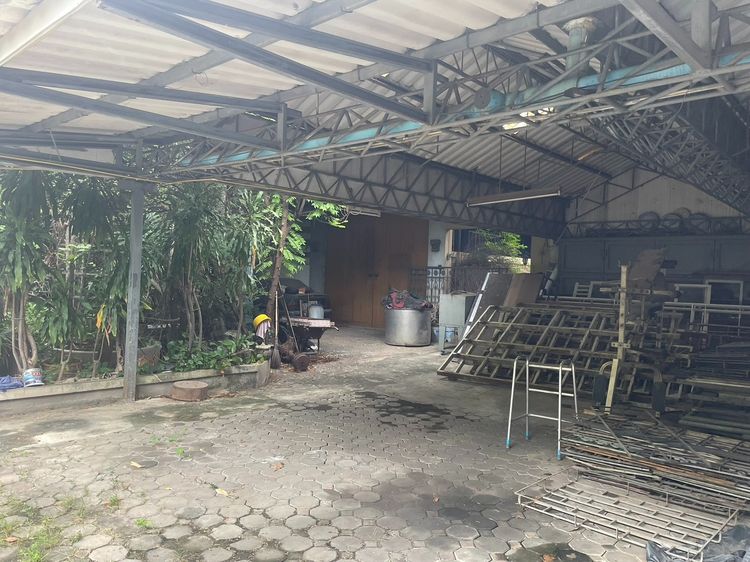 ให้เช่าบ้าน2ชั้นพร้อมอาคาร4ชั้นติดถนนใหญ่สมุทรปราการใกล้รถไฟฟ้า BTS เนื้อที่เกือบ1ไร่ เช่าเพียงเดือนละ 90,000บาท รูปที่ 2