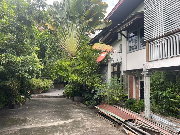 ให้เช่าบ้าน2ชั้นพร้อมอาคาร4ชั้นติดถนนใหญ่สมุทรปราการใกล้รถไฟฟ้า BTS เนื้อที่เกือบ1ไร่ เช่าเพียงเดือนละ 90,000บาท รูปที่ 4