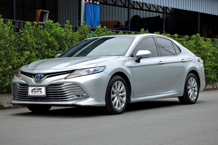 รถ Toyota Camry 2.5 Hybrid สี เทา