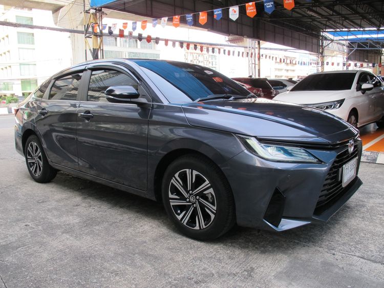 Toyota Yaris 2023 1.2 Premium Sedan เบนซิน ไม่ติดแก๊ส เกียร์อัตโนมัติ เทา รูปที่ 2