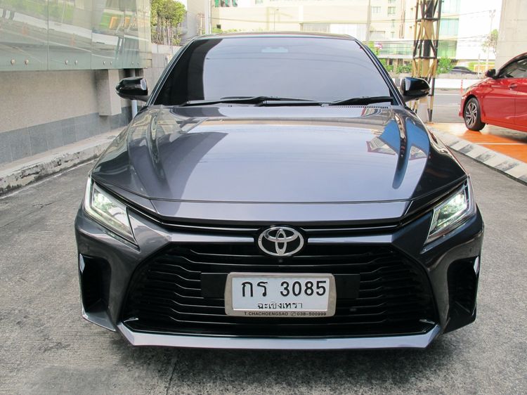 Toyota Yaris 2023 1.2 Premium Sedan เบนซิน ไม่ติดแก๊ส เกียร์อัตโนมัติ เทา รูปที่ 3