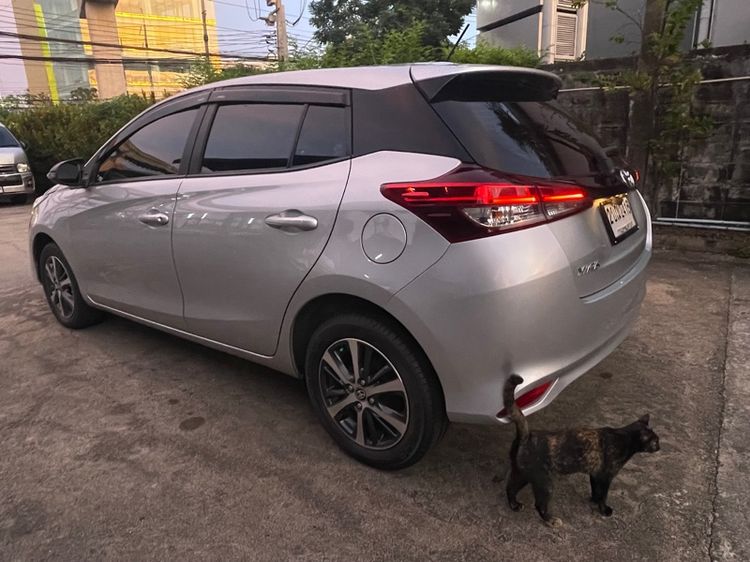 Toyota Yaris 2021 1.2 E Sedan เบนซิน ไม่ติดแก๊ส เกียร์อัตโนมัติ บรอนซ์เงิน รูปที่ 3