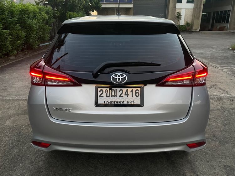 Toyota Yaris 2021 1.2 E Sedan เบนซิน ไม่ติดแก๊ส เกียร์อัตโนมัติ บรอนซ์เงิน รูปที่ 2