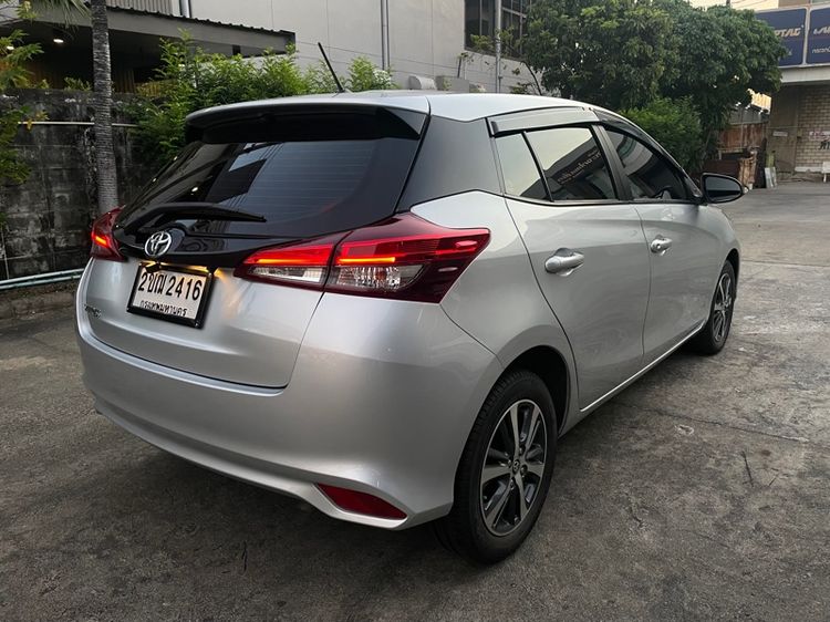 Toyota Yaris 2021 1.2 E Sedan เบนซิน ไม่ติดแก๊ส เกียร์อัตโนมัติ บรอนซ์เงิน รูปที่ 4