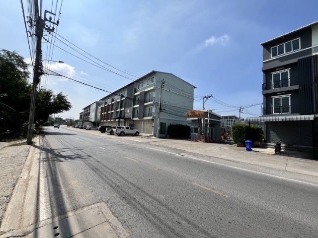 ขายอาคารพาณิชย์ ลภาวัน 22 แก้วอินทร์ บางใหญ่ หลังมุม ราคา 5.9 ล้าน โทร 081-801-8954 รูปที่ 3