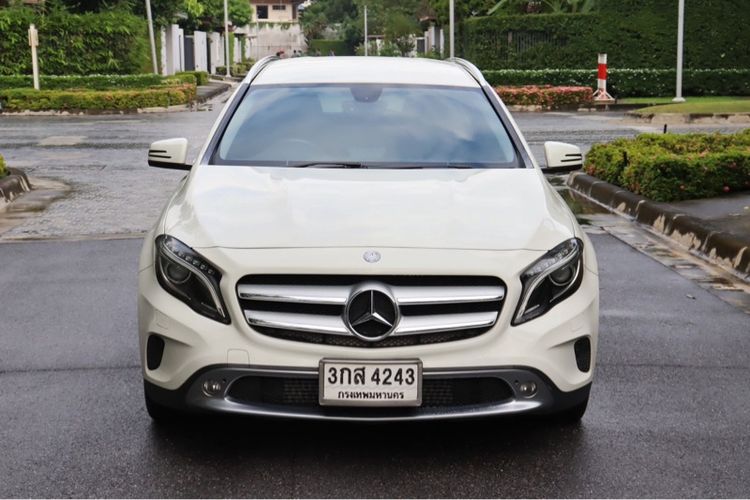 รถ Mercedes-Benz GLA-Class GLA200 สี ขาว