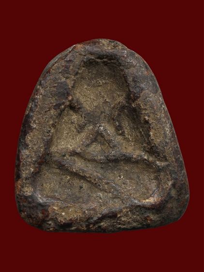 พระปิดตาหลังแบบ หลวงพ่อแก้ววัดเครือวัลย์จังหวัดชลบุรี เนื้อผงคลุกรัก พร้อมฝังตะกรุดทองคำ3ดอก รูปที่ 2