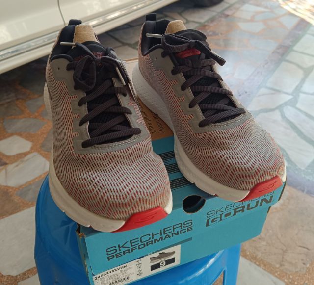 ขายถูก Skechers Go run ของใหม่ size  42.5-270cm  รูปที่ 2