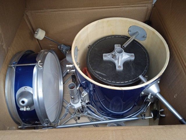 อื่นๆ ขายกลองชุดกลาง มือสองสภาพดี ราคา 1500 บาทส่งฟรีค่ะ