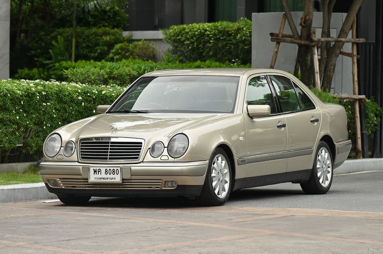 รถ Mercedes-Benz E-Class E230 สี น้ำตาล