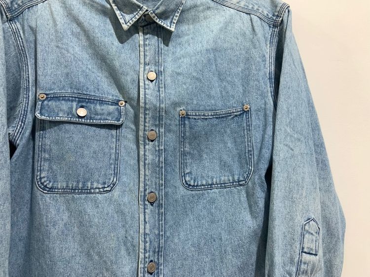 เสื้อเชิ้ตยีนส์ RALPH LAUREN แท้ 💯 size ขนาดอก 22 ยาว 27.5 สภาพดีมาก ดีเทลสีเฟดสวย เนื้อผ้าดีมากครับ รูปที่ 2