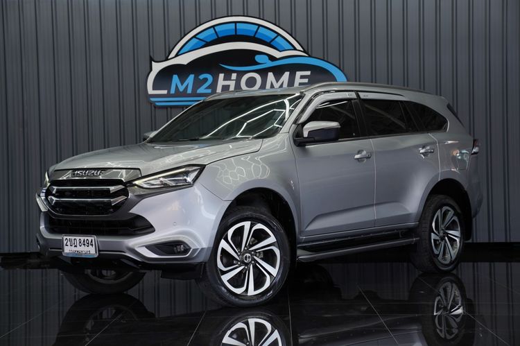 รถ Isuzu MU-X 3.0 Ultimate AT 4WD สี บรอนซ์เงิน