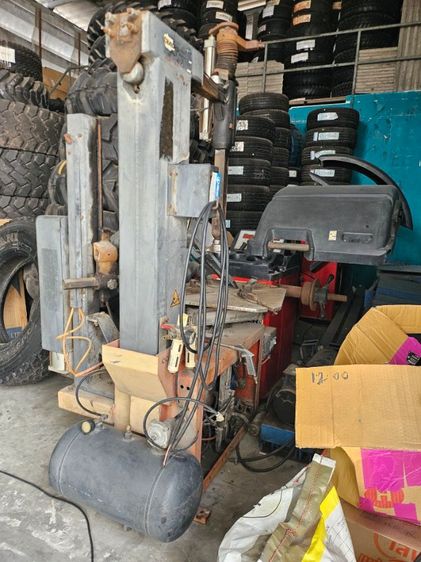 ขายเหมายางทั้งหมด เครื่องถ่วงล้อ ลิฟท์ยกสี่เสา แม่แรง ปั้มลม เครื่องเติมลมไนโตรเจน แถมรถกะบะตอนเดียวยี่ห้อทาทา