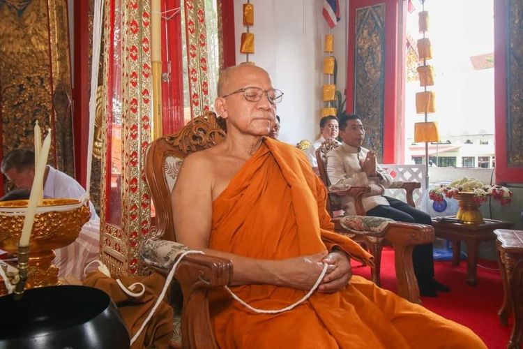 หลวงปู่ทิม อิสริโก วัดละหารไร่ จ.ระยอง เหรียญเจริญพรล่าง เนื้อทองเหลืองลงยาจีวรเหลือง ปี 2566 รูปที่ 8