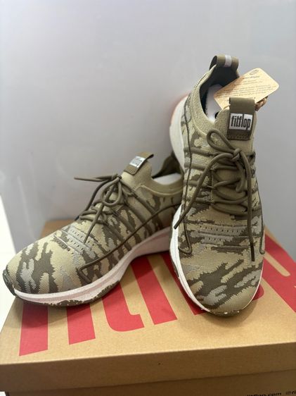 รองเท้าผ้าใบ fitflop size38