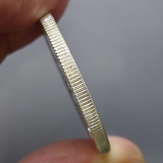 เหรียญเงิน 200 บาท ที่ระลึกพระราชพิธีสมโภชเดือนและขึ้นพระอู่องค์ภา พ.ศ.2522 รูปที่ 3