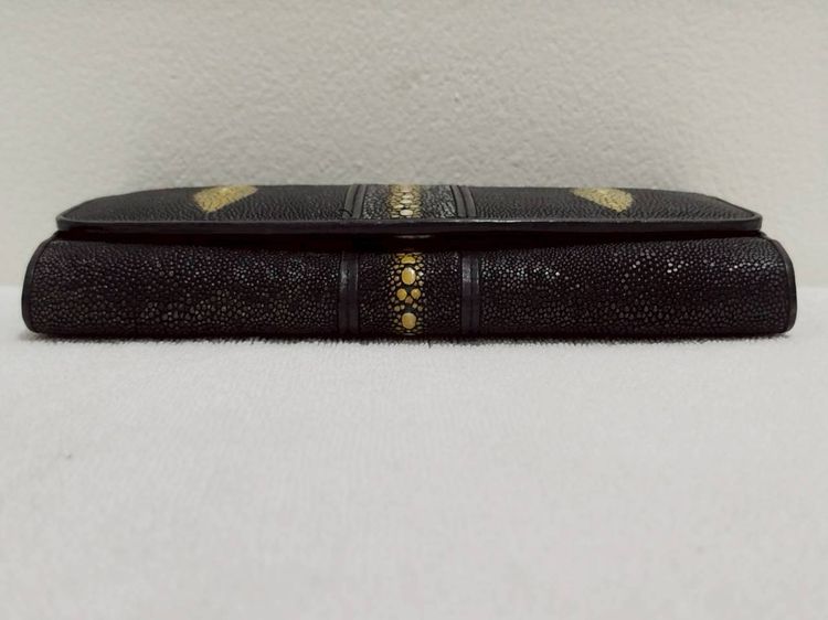 (ของแท้) กระเป๋าสตางค์หนังปลากระเบน แบบยาว สีดำ. รูปที่ 2